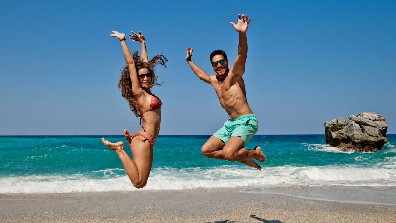 15 Idées De Jeux d’Amour À La Plage | Soleil & Bisous