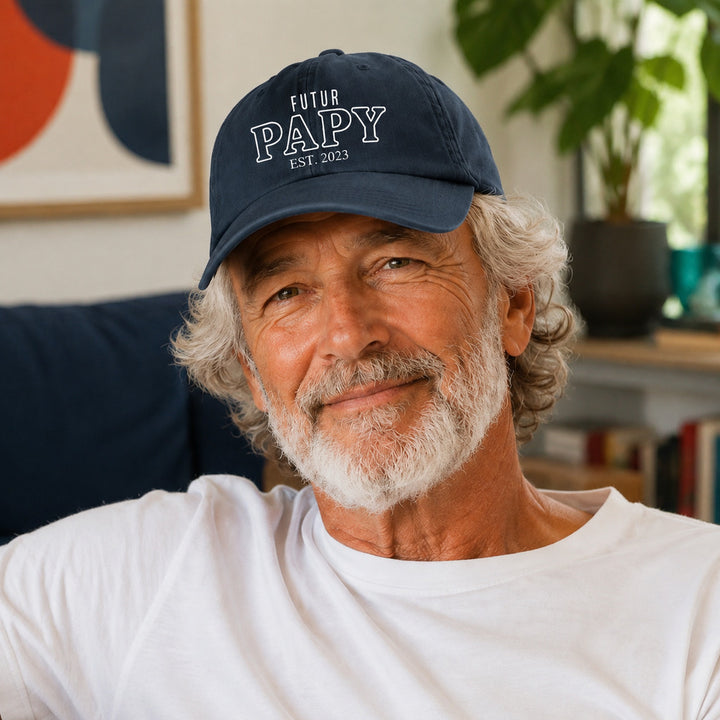 Casquette Futur papy marine portée par un papy
