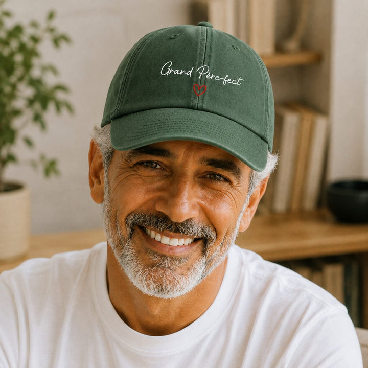 Casquette Grand Père-fect vert forêt portée par un papy