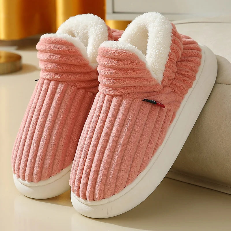 Paire de chaussons roses côtelés avec doublure claire