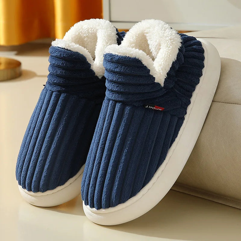 Paire de chaussons bleu marine côtelés avec doublure claire