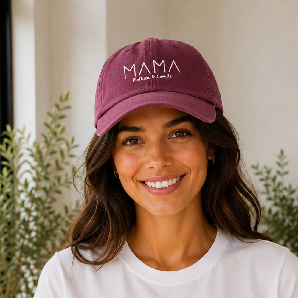 Casquette MAMA Mathieu et Camille rouge portée rapprochée