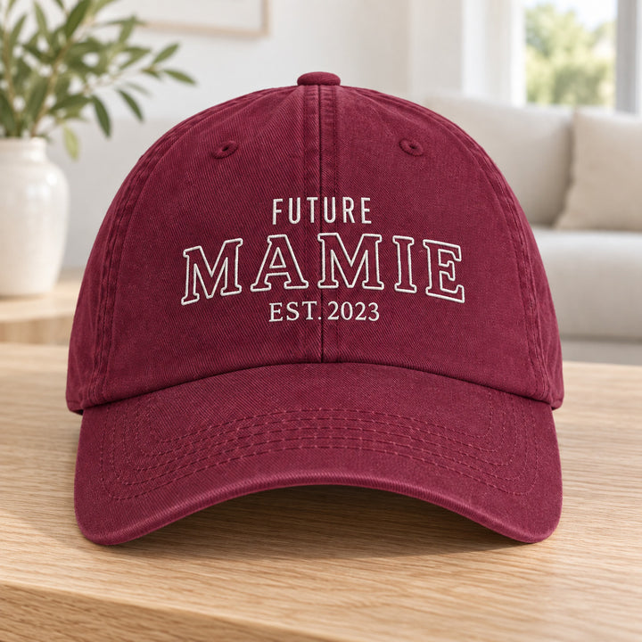 Casquette personnalisée Future Mamie rouge bordeaux non portée avec broderie