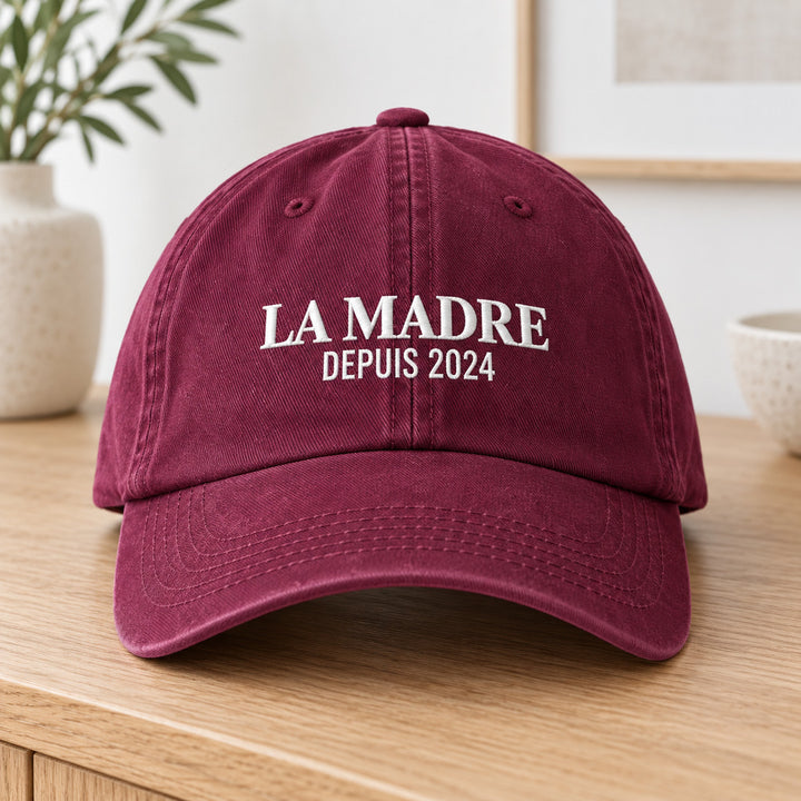 Casquette personnalisée La Madre rouge bordeaux non portée avec broderie