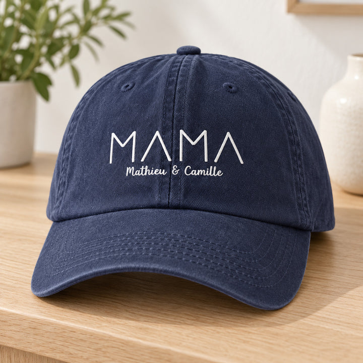 Casquette personnalisée MAMA Mathieu et Camille marine non portée avec broderie