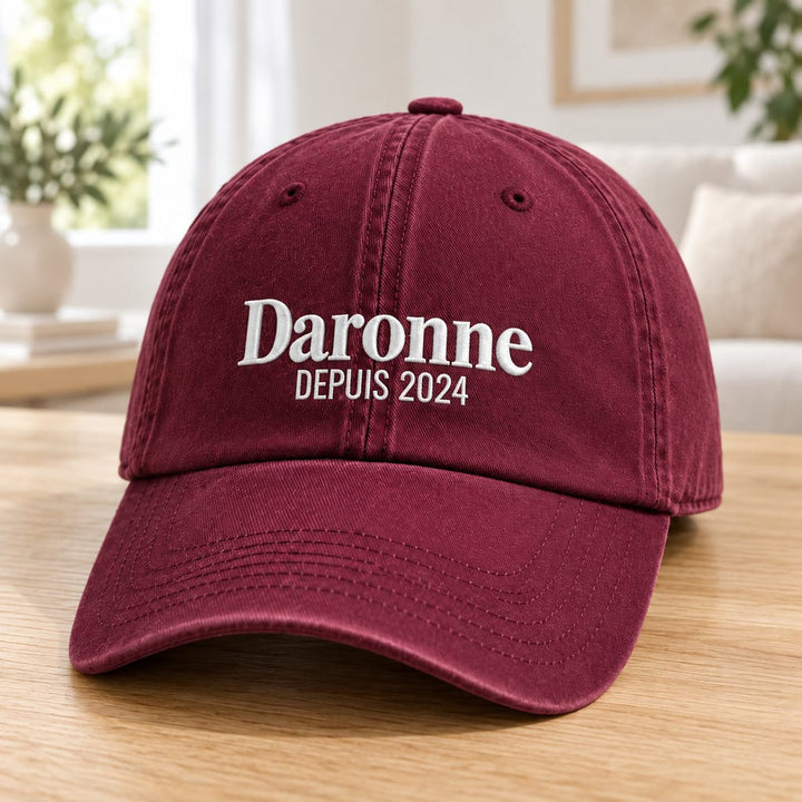 Bestickte Daronne Mom Cap mit persönlicher Jahreszahl