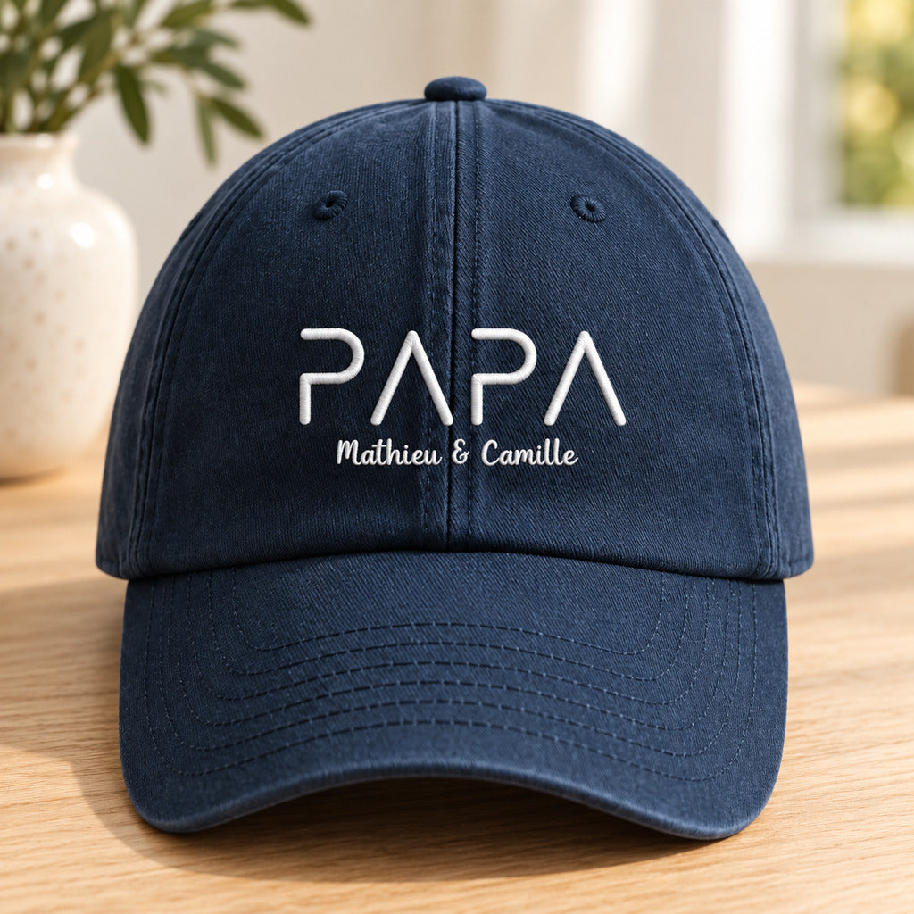Casquette personnalisée PAPA Mathieu et Camille marine non portée avec broderie