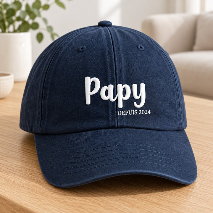 Casquette personnalisée Papy depuis 2024 marine non portée avec broderie
