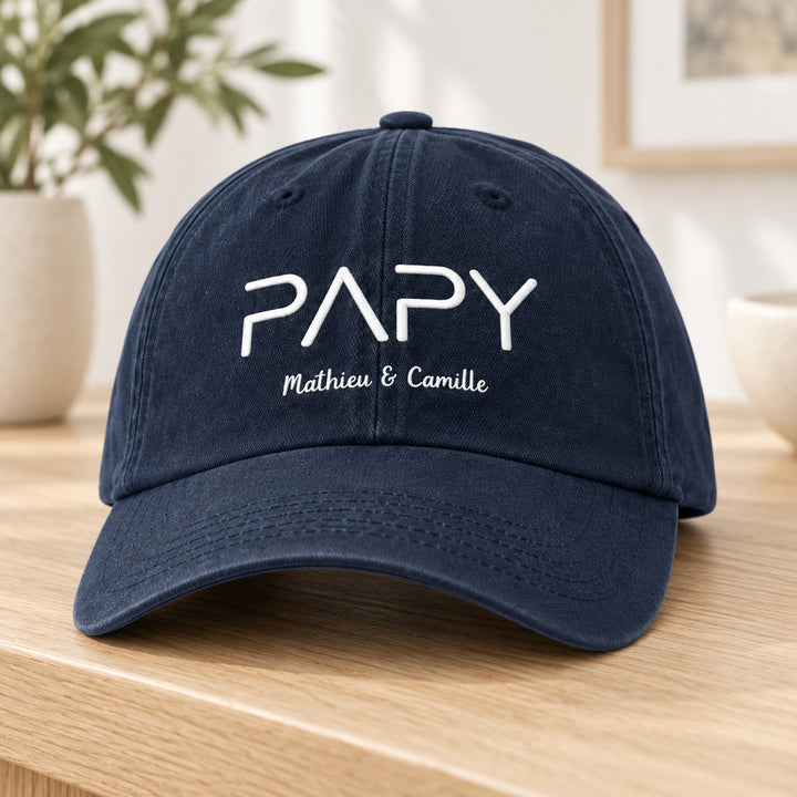 Casquette personnalisée PAPY Mathieu et Camille marine non portée avec broderie