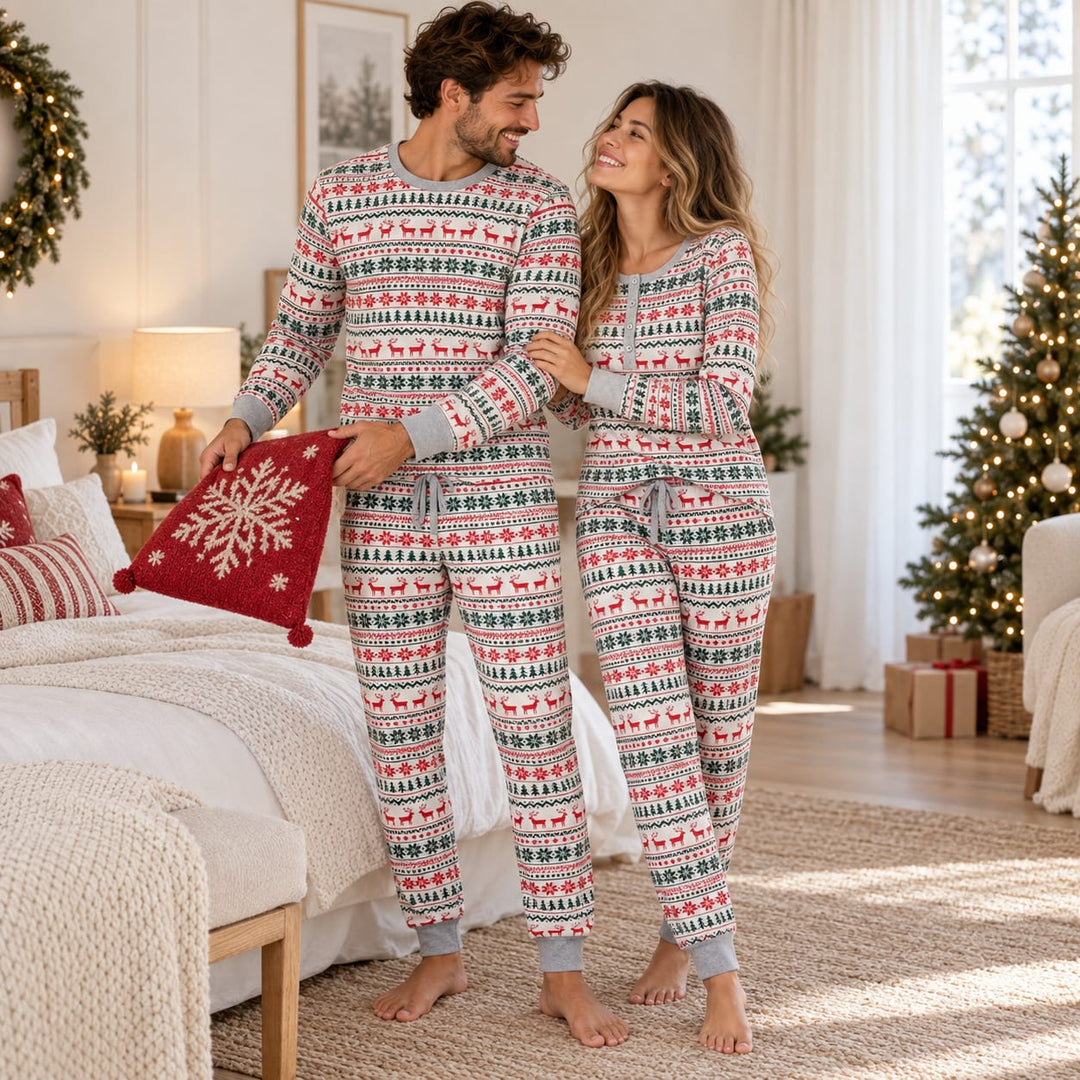 Weihnachtspyjama für die ganze Familie - Rentiermotiv