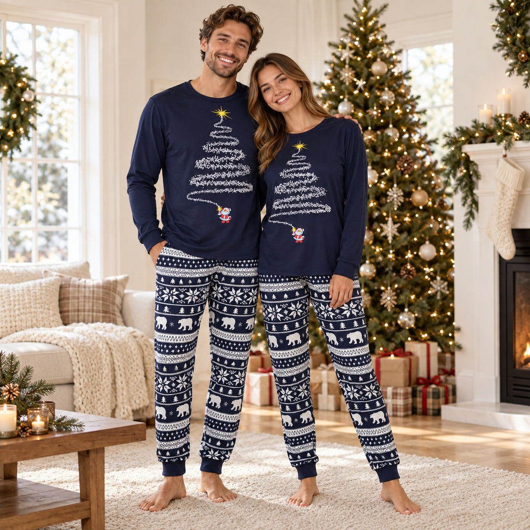Couple portant le matching pyjama de Noël marine