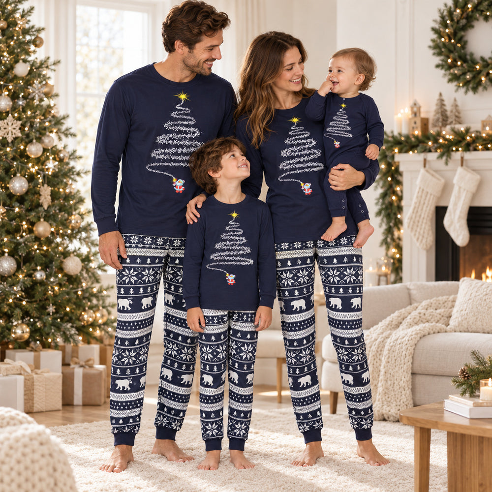 Famille portant le matching pyjama de Noël marine