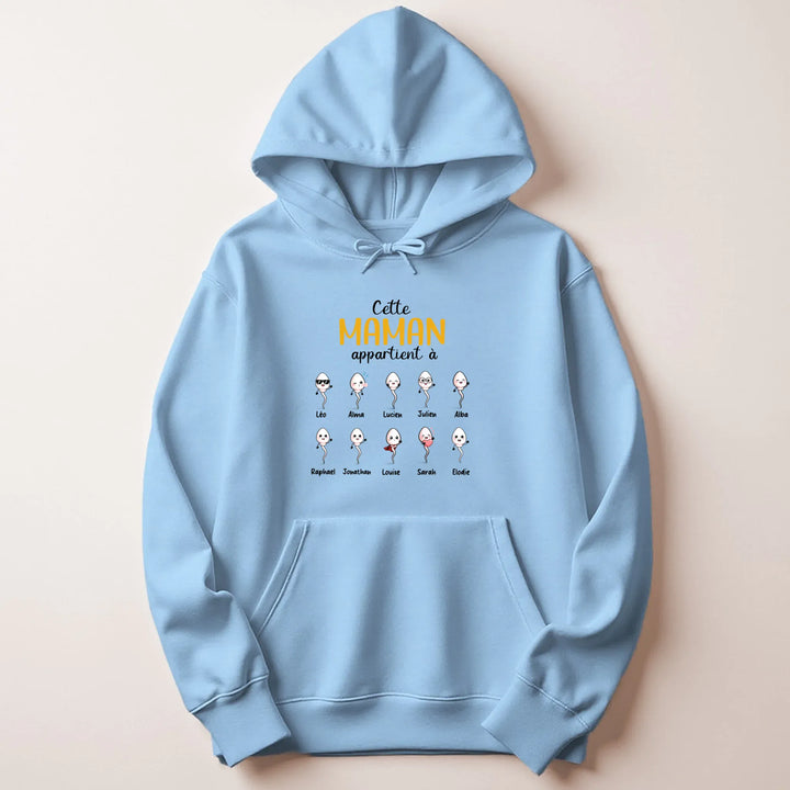 Pull personnalisé maman - cette maman appartient à ses enfants Sweat à capuche / Bleu Clair / M