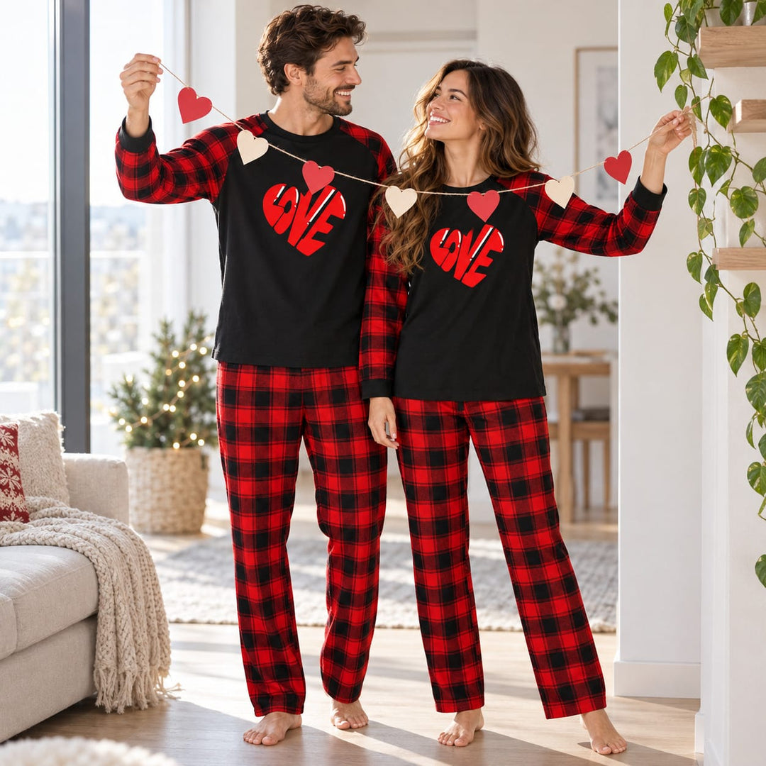Familienpyjama im rot-schwarzen Partnerlook