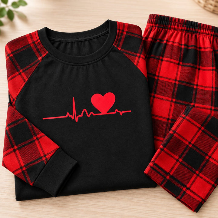 Familienpyjama mit Herz und Karomuster