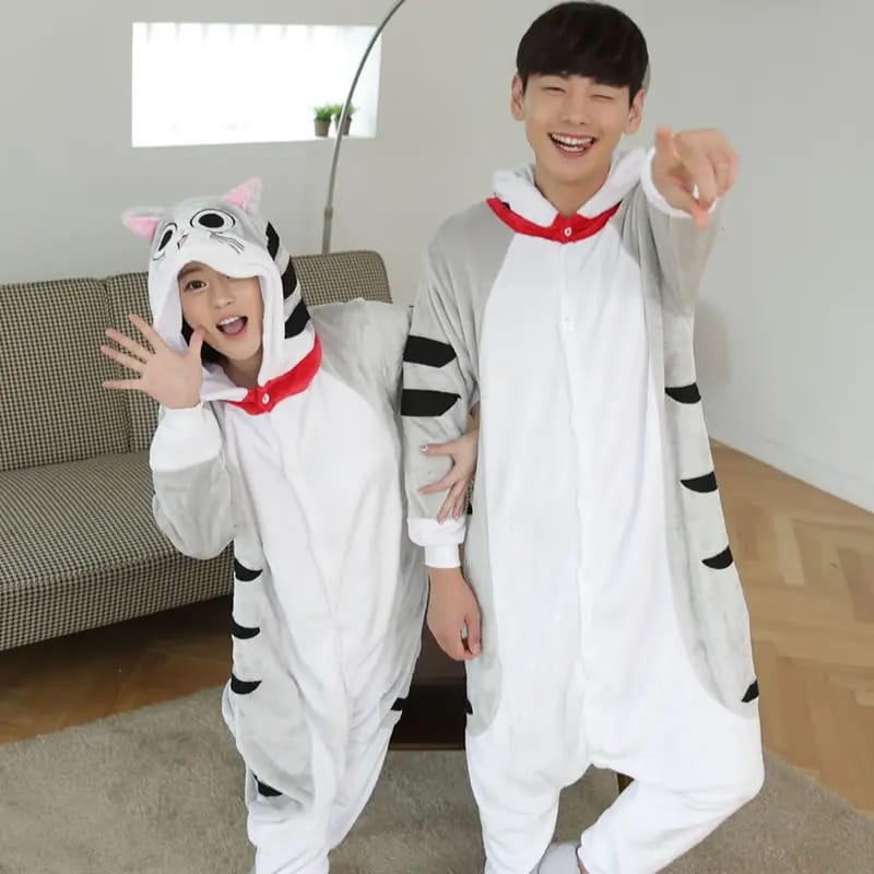 Partner-Onesie im grauen Katzen-Look