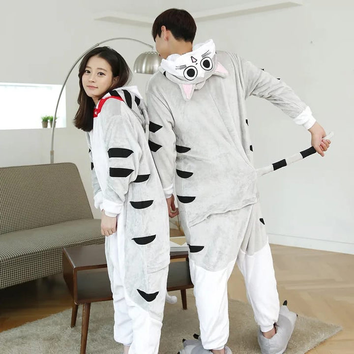 Partner-Onesie im grauen Katzen-Look