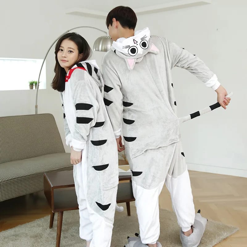 Partner-Onesie im grauen Katzen-Look