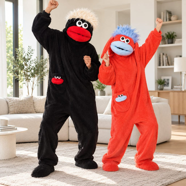 Partner-Pyjama als farbiger Figuren-Einteiler