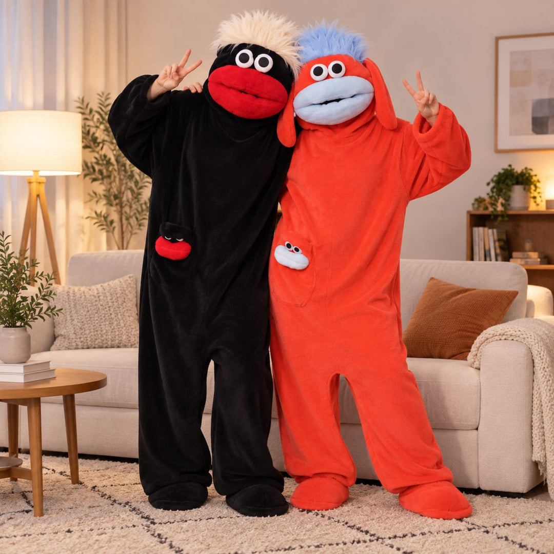 Partner-Pyjama als farbiger Figuren-Einteiler