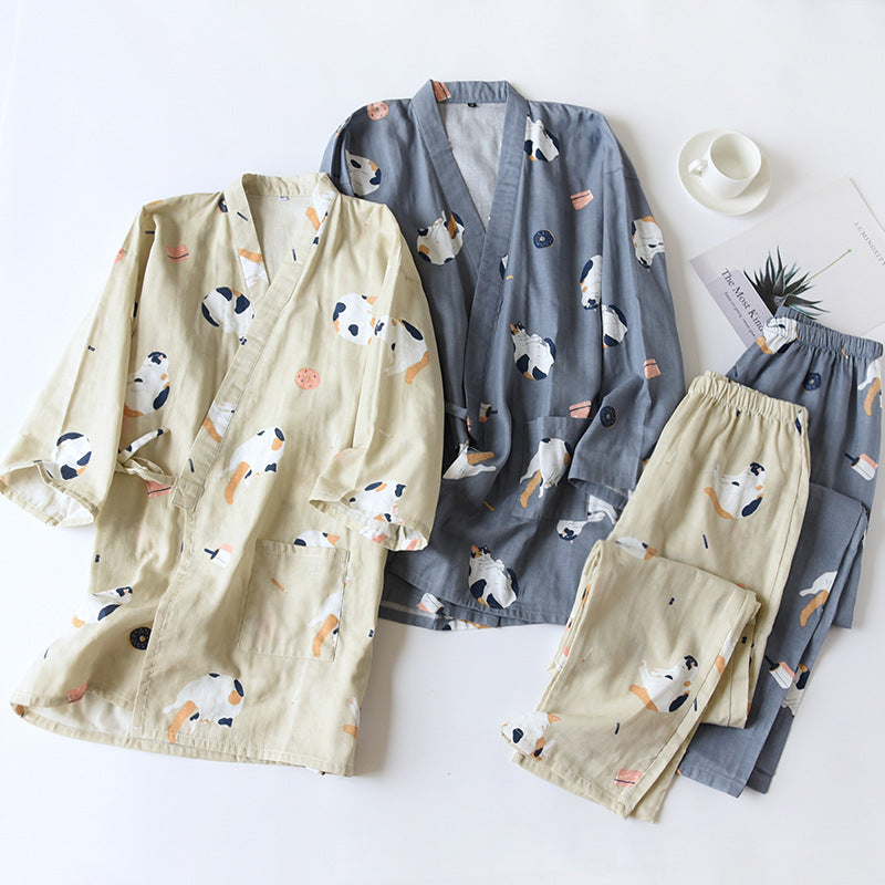 Zwei Kimono-Pyjamas mit Katzenmuster in Khaki und Dunkelblau