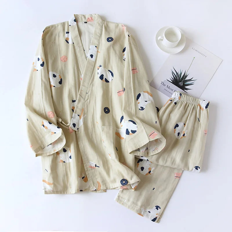 Khakifarbener Kimono-Pyjama mit Katzenmuster und passender langer Hose
