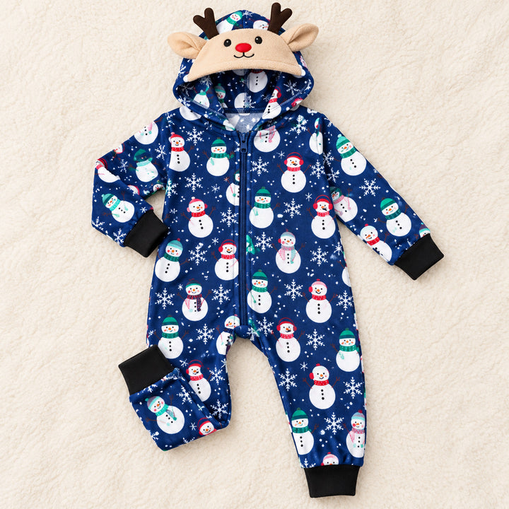 Détails du pyjama de Noël bleu avec capuche, fermeture et poignets noirs