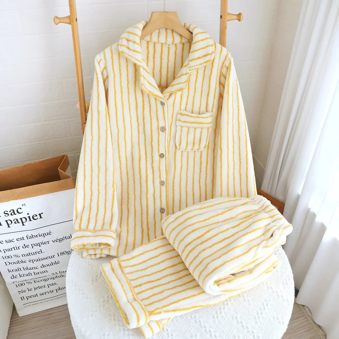 Beige gestreiftes Damen-Pyjamaset mit Oberteil und Hose