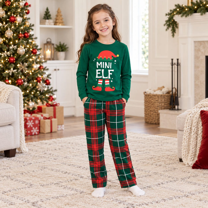 Weihnachtspyjama für große Familien im Elf-Look