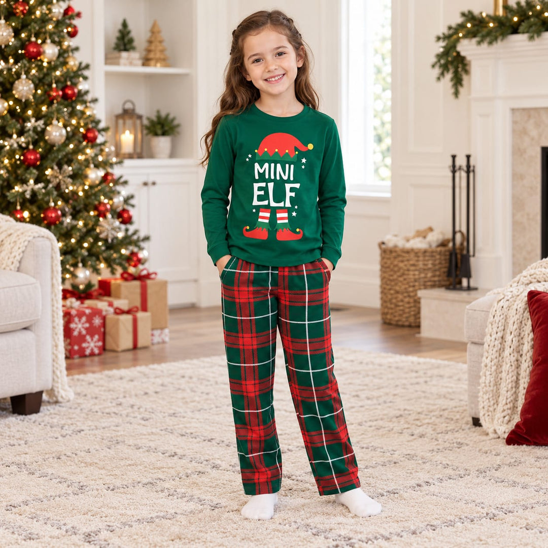 Weihnachtspyjama für große Familien im Elf-Look