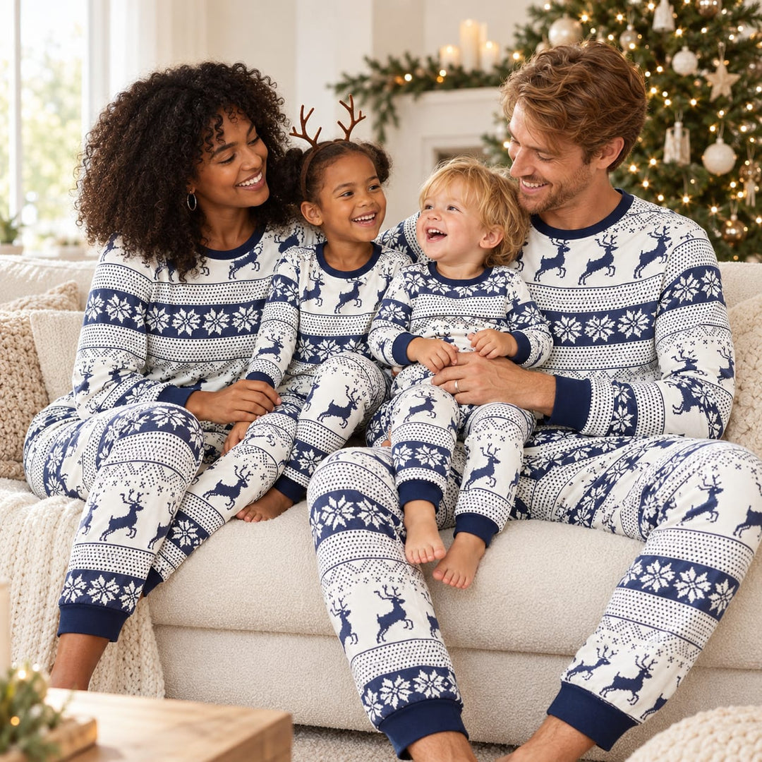 Weihnachtspyjama für Mann und Frau mit Rentieren