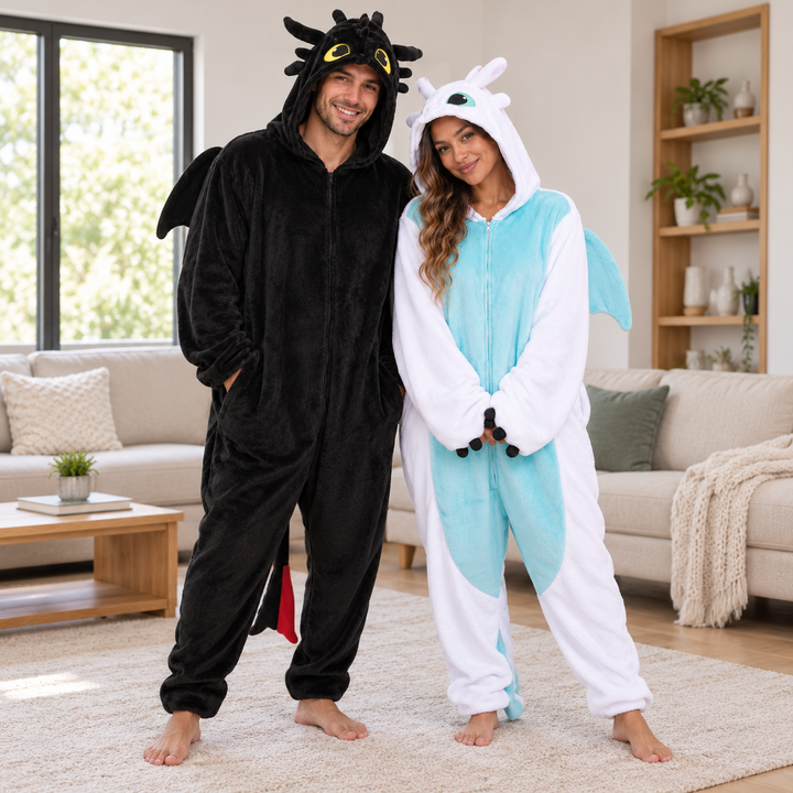 Couple en pyjamas dragon noir et blanc de face et en pied, chaque combinaison portée séparément