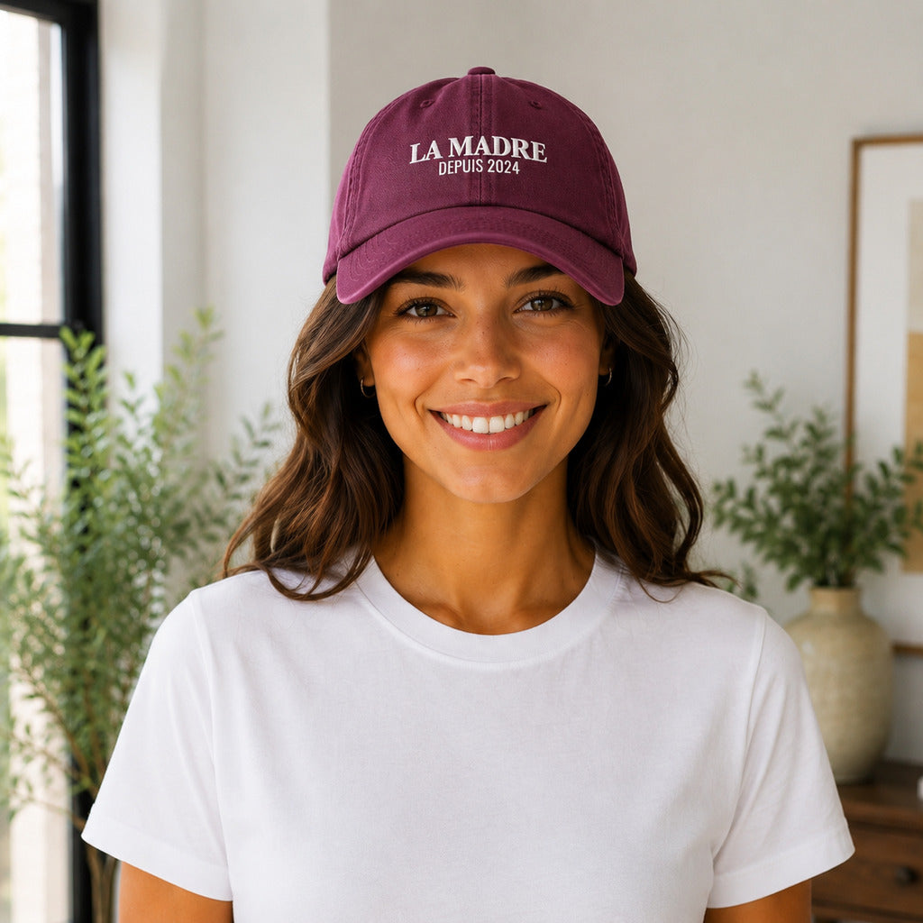 Casquette LA MADRE rouge portée