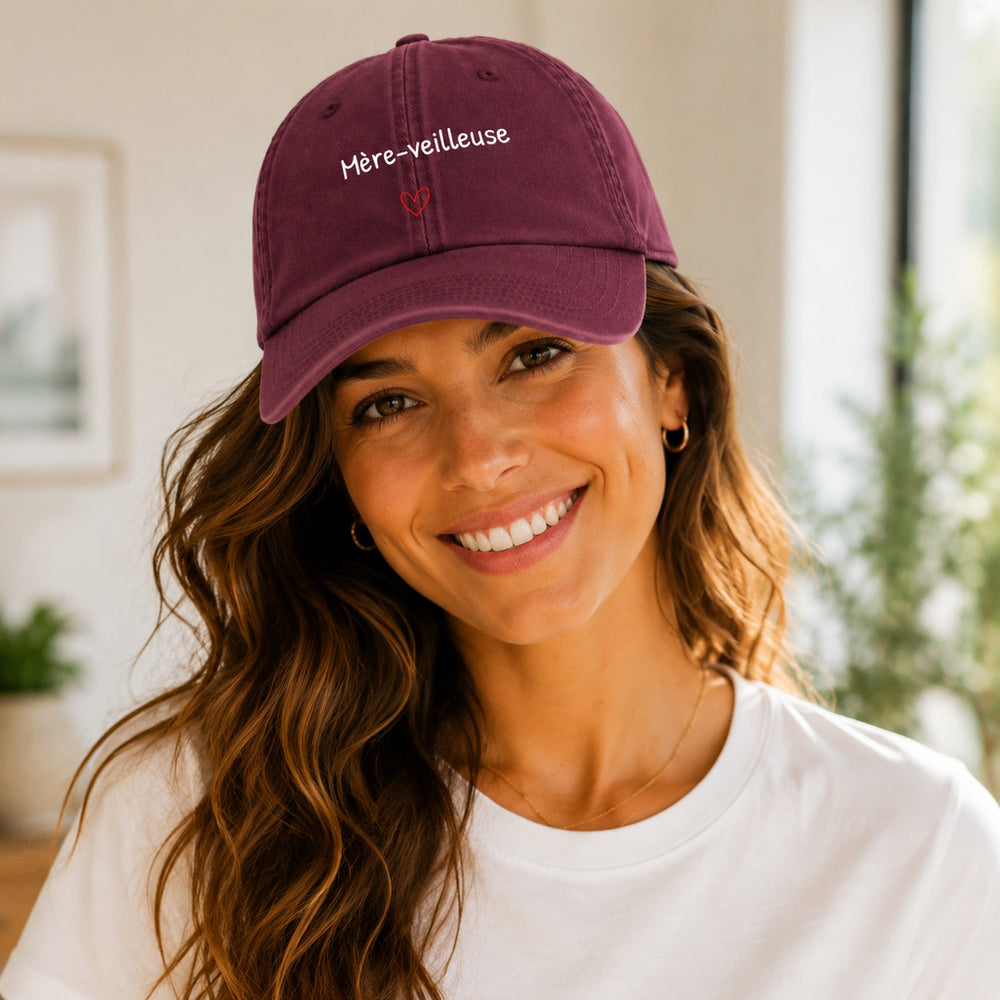 Casquette Mère-veilleuse rouge portée