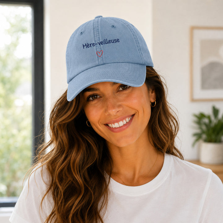 Casquette Mère-veilleuse bleu pastel portée