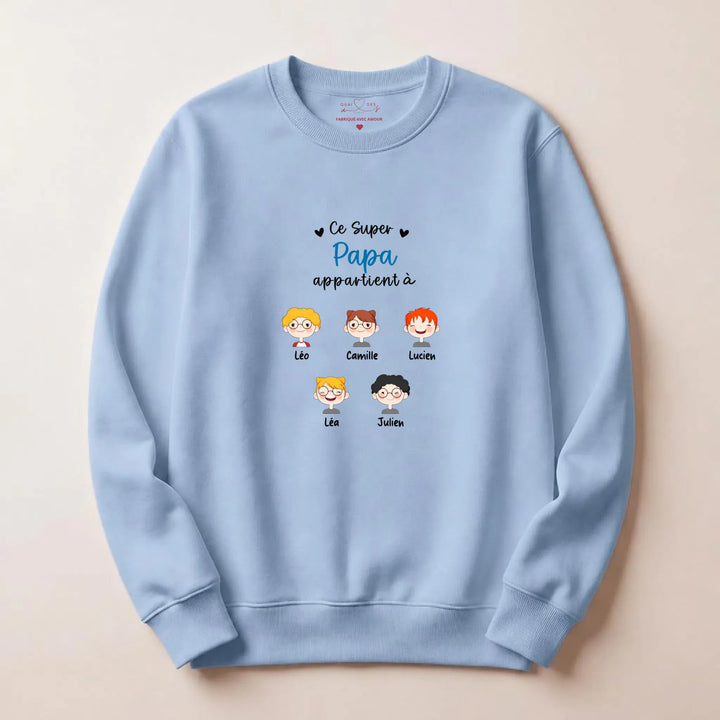 Sweat à capuche personnalisé papa - Ce super papa appartient à Sweatshirt / Bleu Clair / S