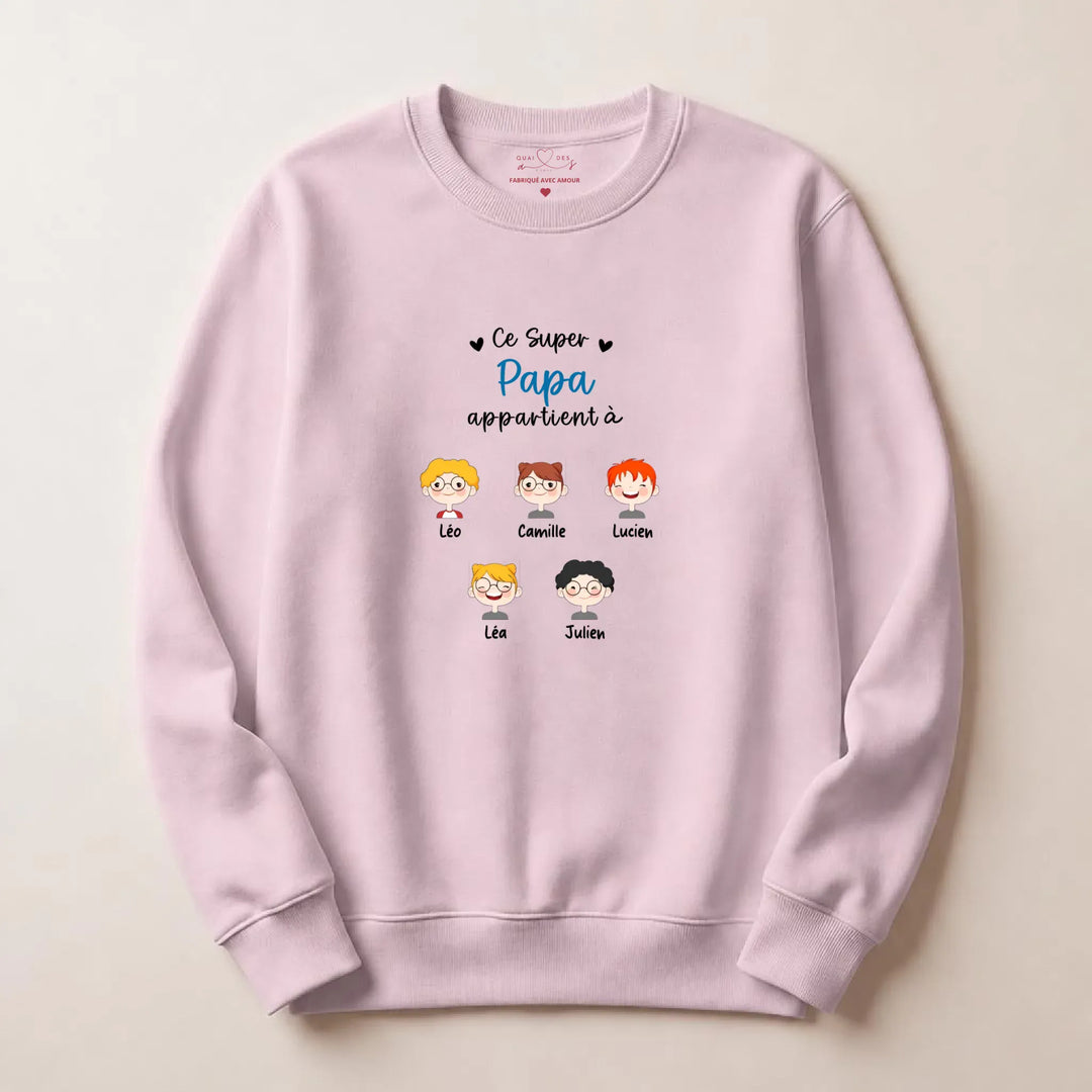 Sweat à capuche personnalisé papa - Ce super papa appartient à Sweatshirt / Rose clair / S