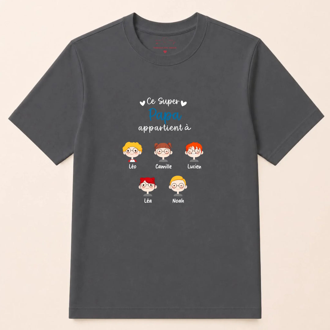 Sweat à capuche personnalisé papa - Ce super papa appartient à T-shirt / Gris Foncé / S