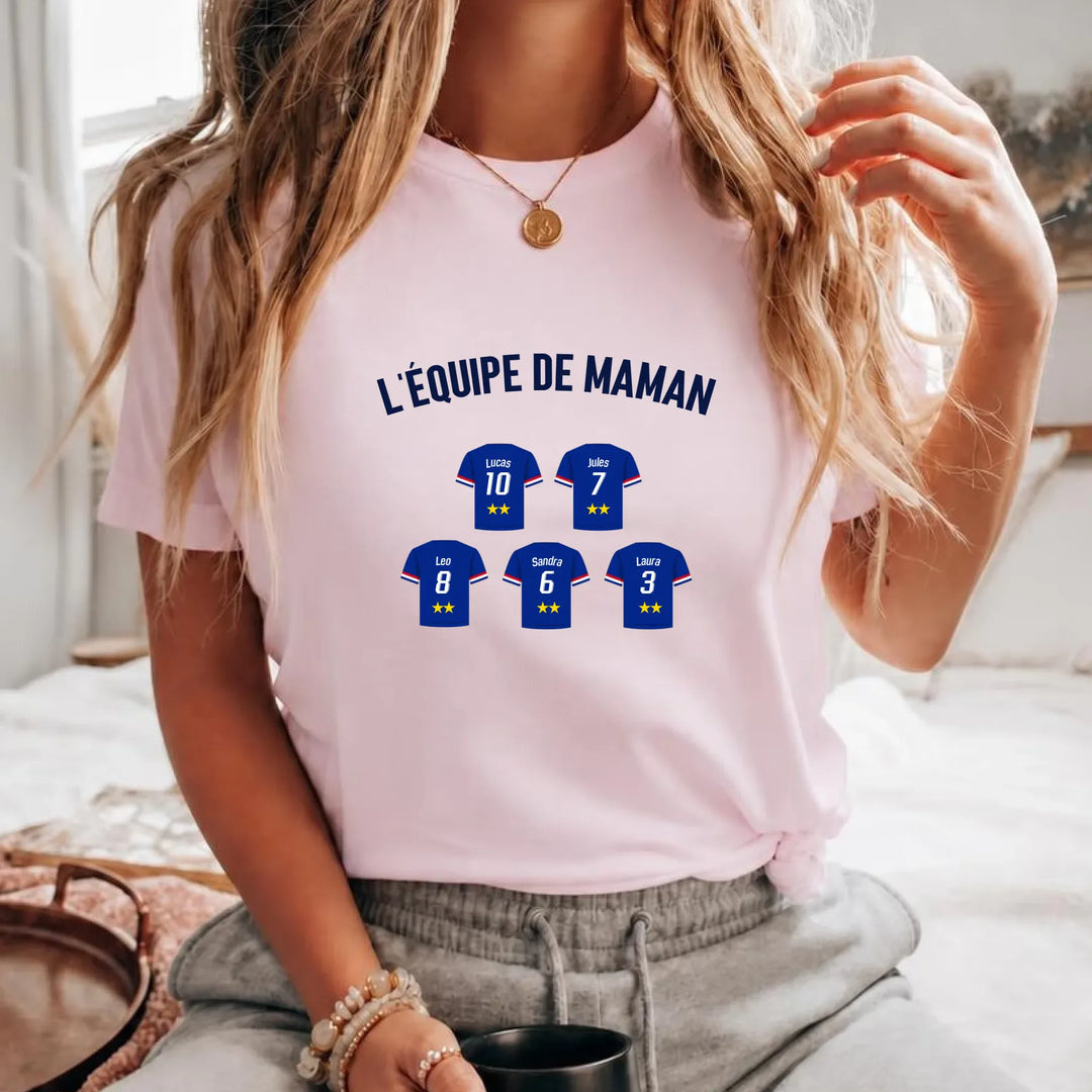 T-shirt Personnalisé - L'équipe de Maman T-shirt Front Femme | Gildan® 5000 DTF 2.0 / Rose Clair / S