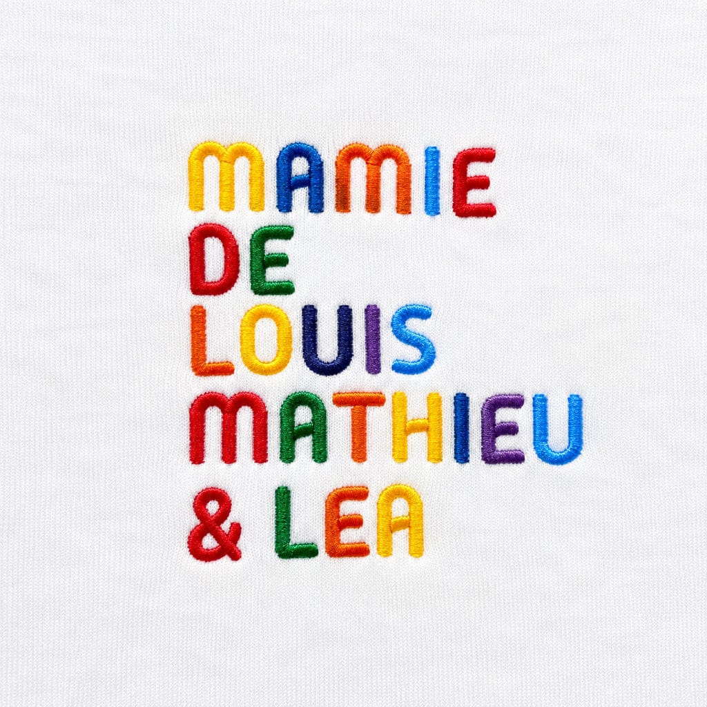 T-Shirt personnalisé Mamie - Prénoms multicolore brodé